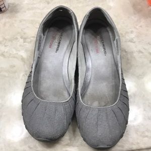 GUC women’s Skechers slip ins size 9